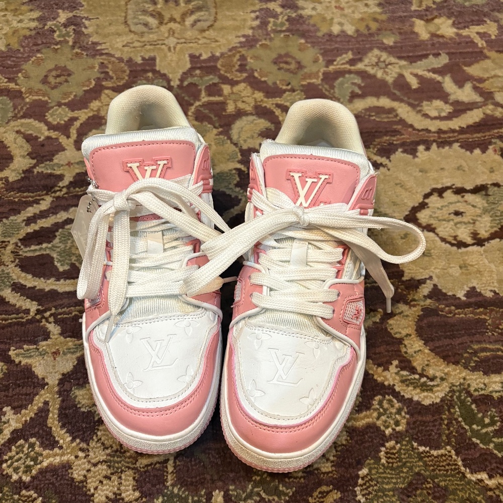 Louis Vuitton  LV trainers Pink/White